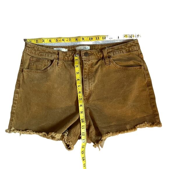 Universal Threads Camel Brown Jean Shorts for Women 14 - Picture 4 of 6